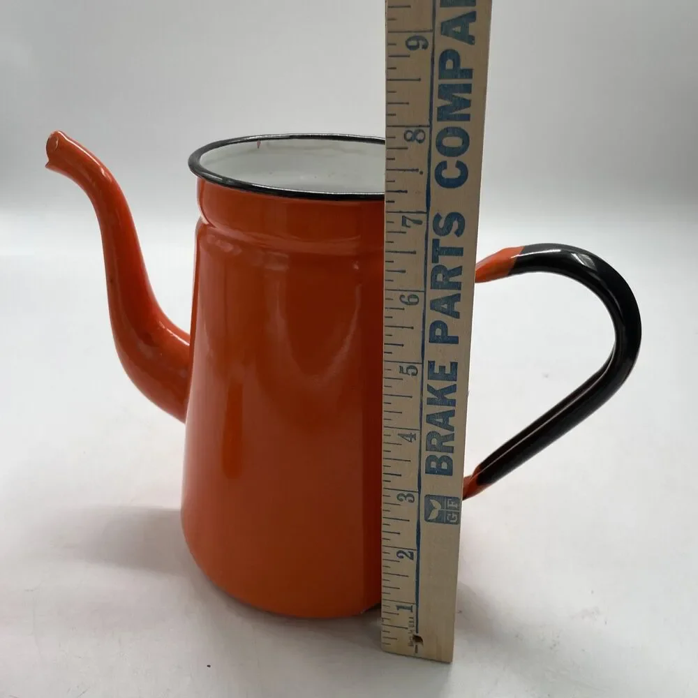 Unbranded lot enamelware